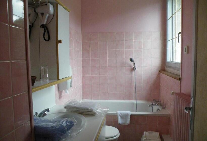 غرفة قياسية رباعية, La Renaudière