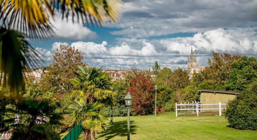 家庭间, Logis Hôtels  Hôtel Et Restaurant Domaine De Fompeyre