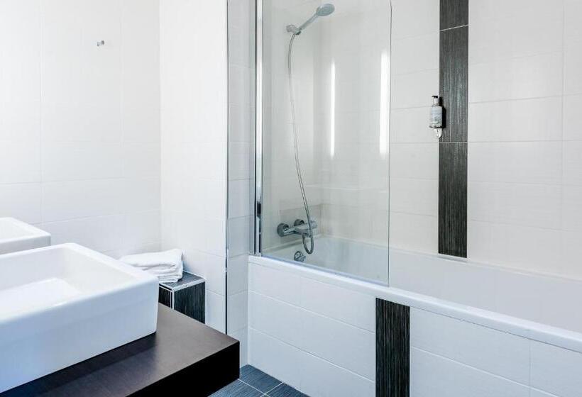 家庭套房, Logis Hôtels  Hôtel Et Restaurant Domaine De Fompeyre