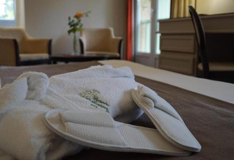 家庭套房, Logis Hôtels  Hôtel Et Restaurant Domaine De Fompeyre