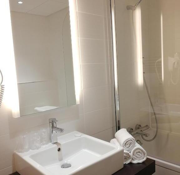 标准三人间, Logis Hôtels  Hôtel Et Restaurant Domaine De Fompeyre