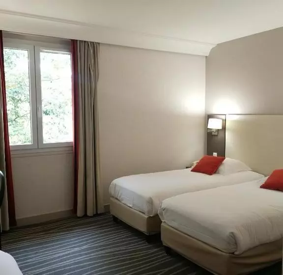 Standard Kolmen Hengen Huone, Logis Hôtels  Hôtel Et Restaurant Domaine De Fompeyre