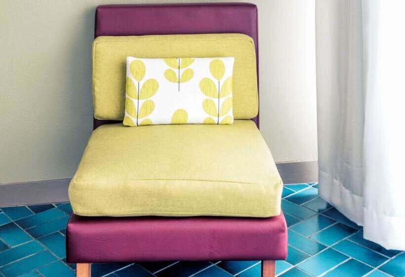 标准间, Mercure Nadi