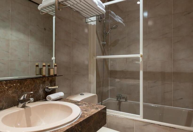 غرفة قياسية فردية, Neuilly Park