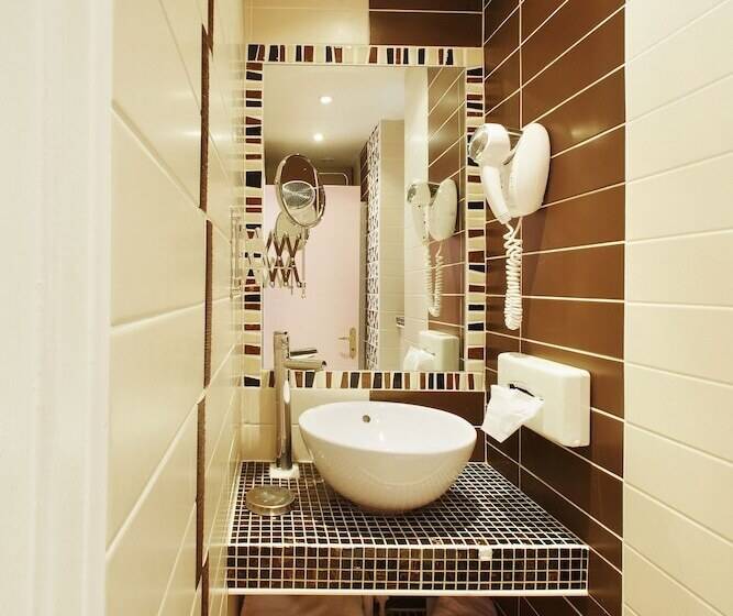 スタンダードルーム, Poussin