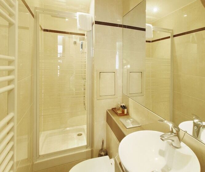 スタンダードルーム, Poussin