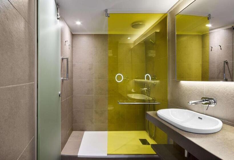 اتاق استاندارد با چشم‌انداز شهر, Radisson Blu Hotel, Lyon