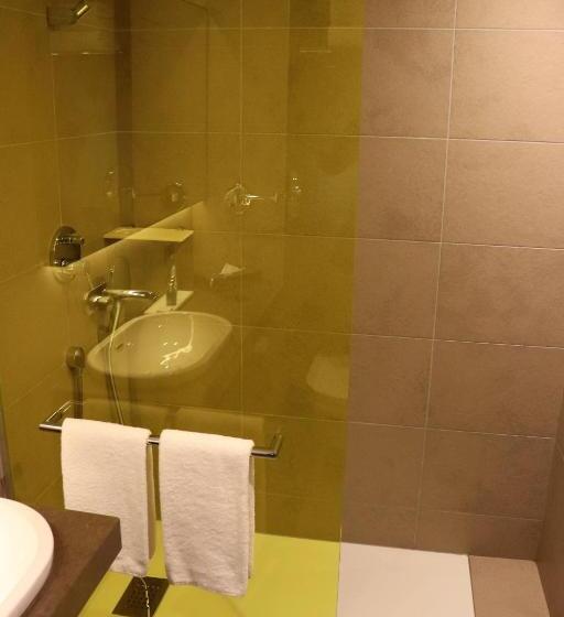 带观景的高级间, Radisson Blu Hotel, Lyon