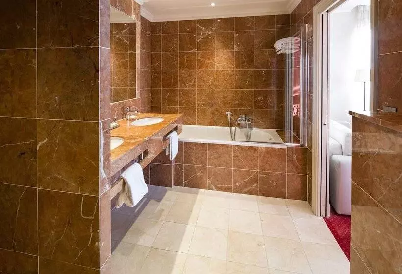 سوییت جونیور با چشم‌انداز دریا, Westminster Hotel & Spa Nice