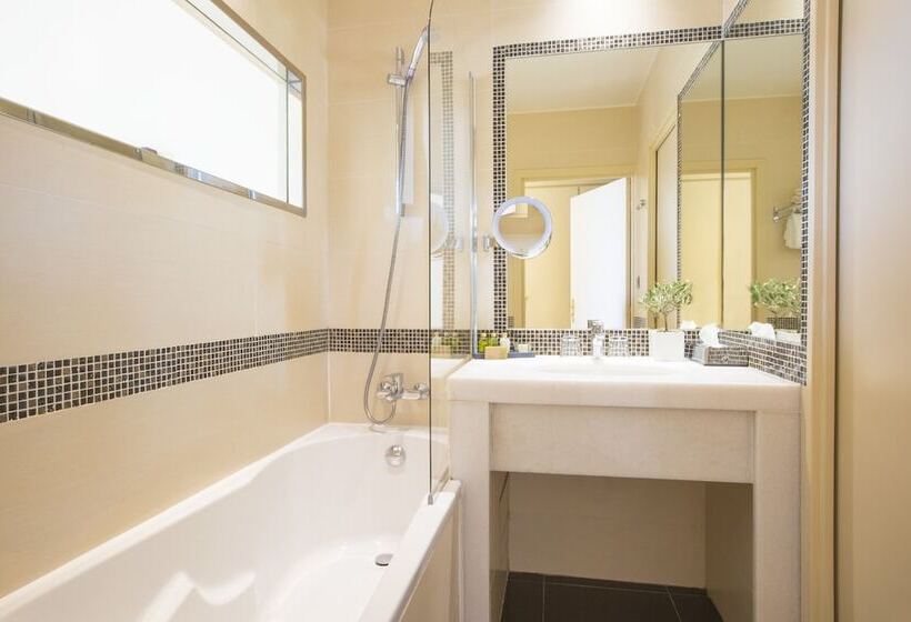 غرفة سوبيريور مطلّة علي البحر, Westminster Hotel & Spa Nice