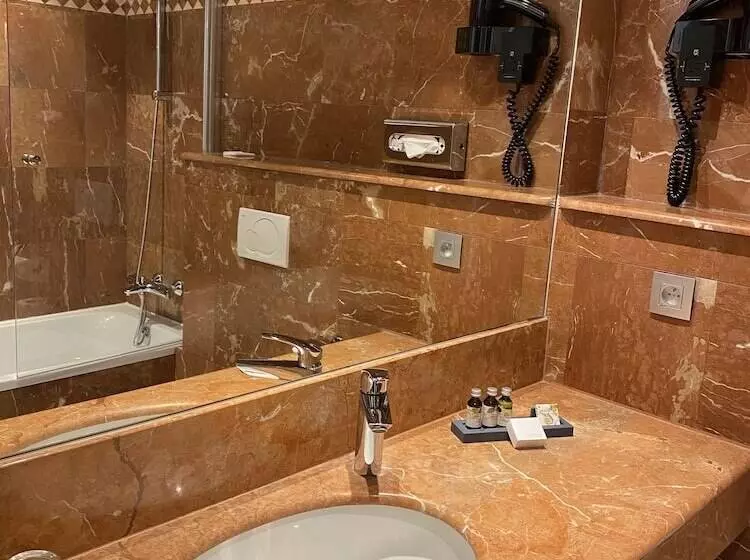 اتاق استاندارد با چشم‌انداز دریا, Westminster Hotel & Spa Nice