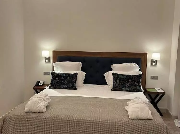 مجموعه ویستا شهر, Westminster Hotel & Spa Nice