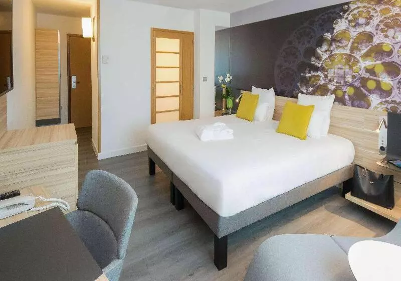 اتاق اجرایی با تخت بزرگ, Novotel Chartres