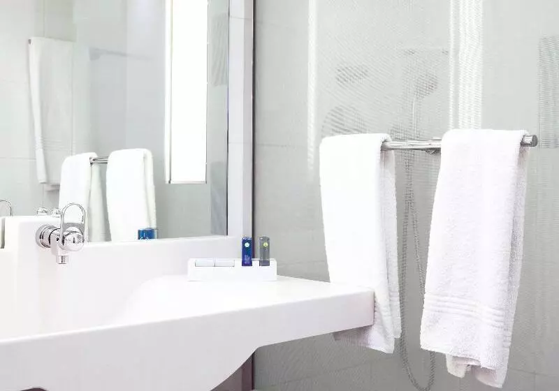 اتاق اجرایی با تخت بزرگ, Novotel Chartres