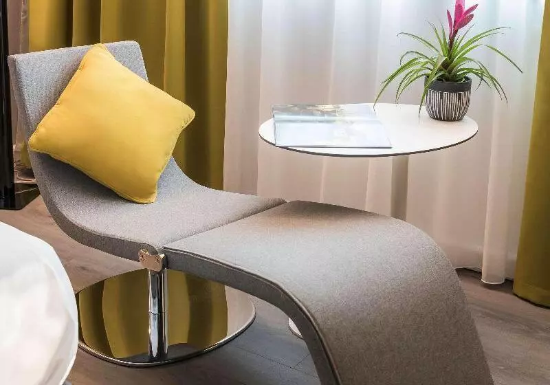 اتاق اجرایی با تخت بزرگ, Novotel Chartres