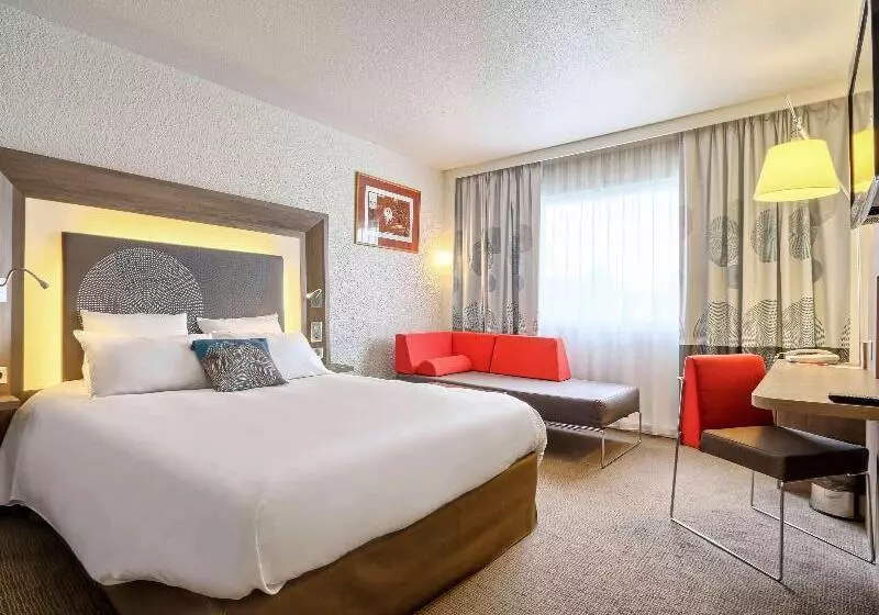 اتاق سوپریور با تخت بزرگ, Novotel Chartres