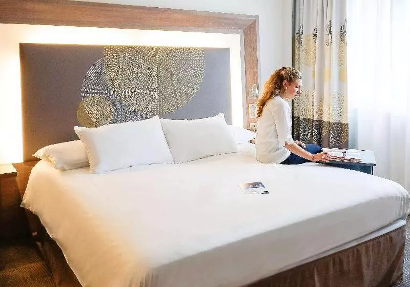 スイート, Novotel Saclay