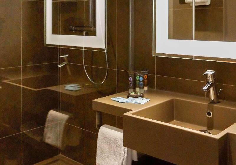 غرفة تنفيذية, Novotel Saclay