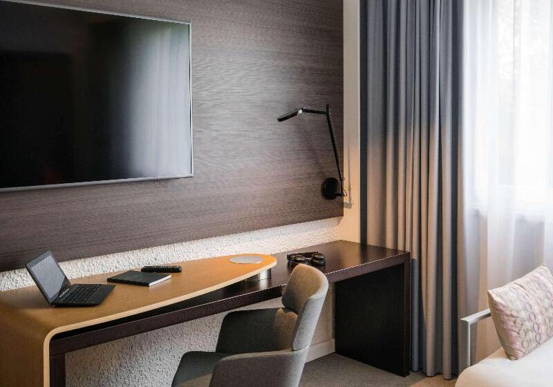 Номер Executive, Novotel Saclay