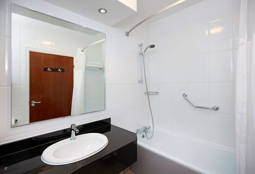 디럭스 패밀리 룸, Doubletree By Hilton Bristol North