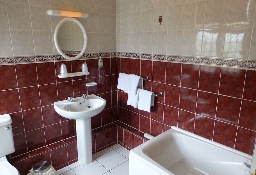 غرفة عائلية, Maes Manor Country