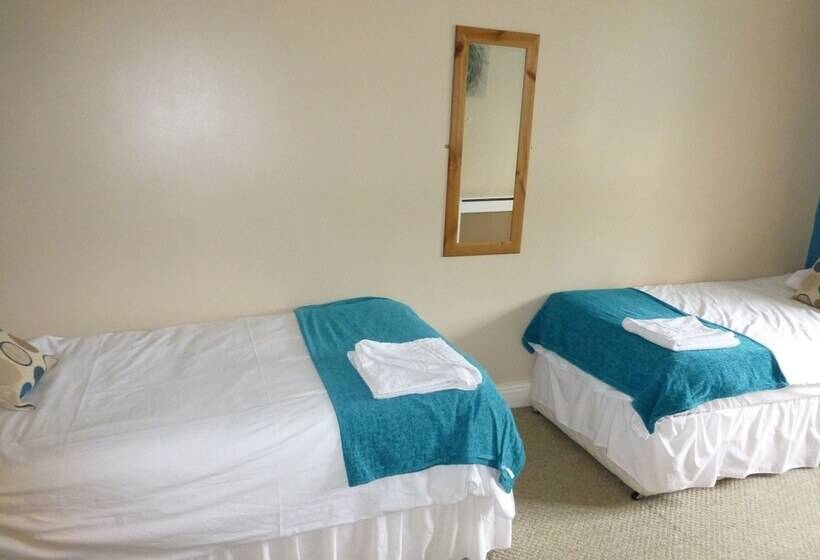 ファミリールーム, Maes Manor Country