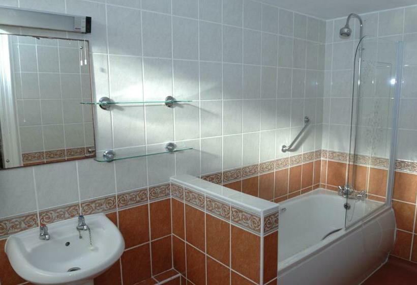 Номер Стандарт Вид на Море, Queens