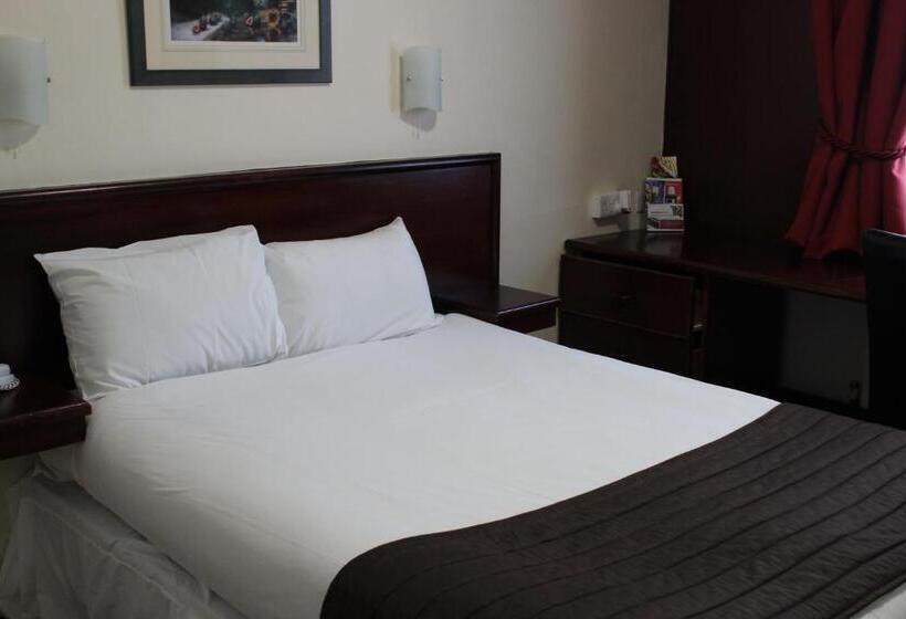 스탠다드 룸, Russ Hill