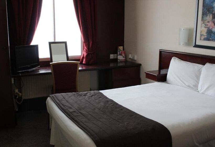 스탠다드 룸, Russ Hill