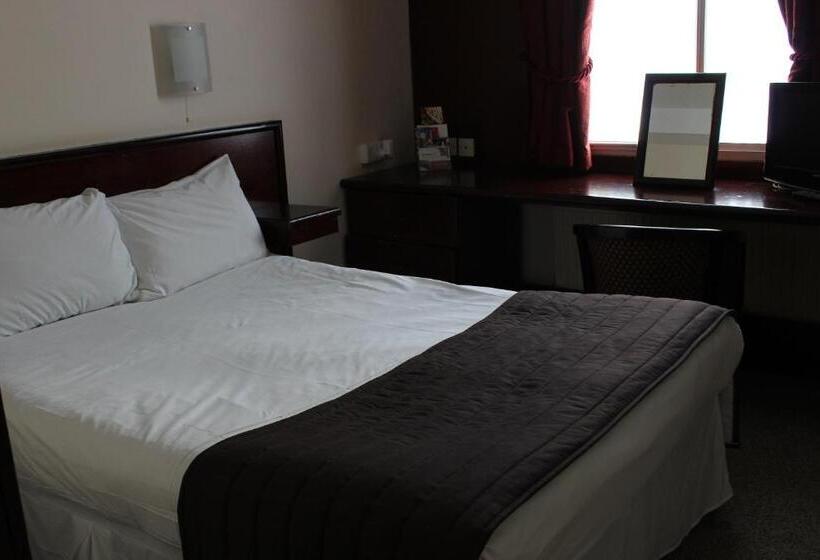 标准间, Russ Hill