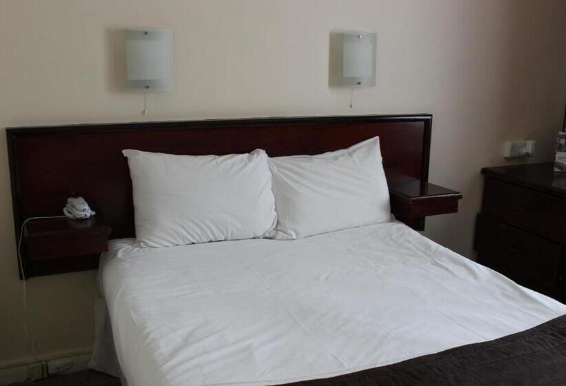 스탠다드 룸, Russ Hill