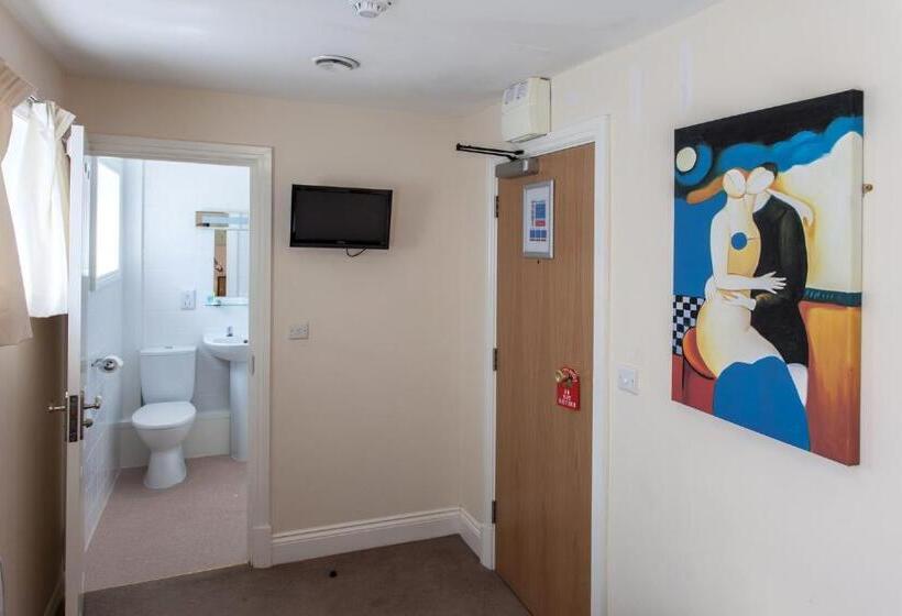 标准单人间, Russ Hill