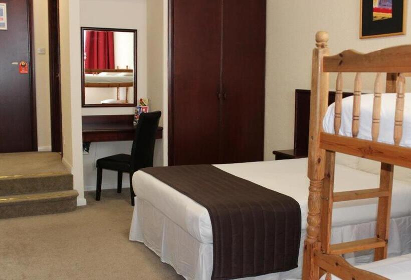 家庭间, Russ Hill