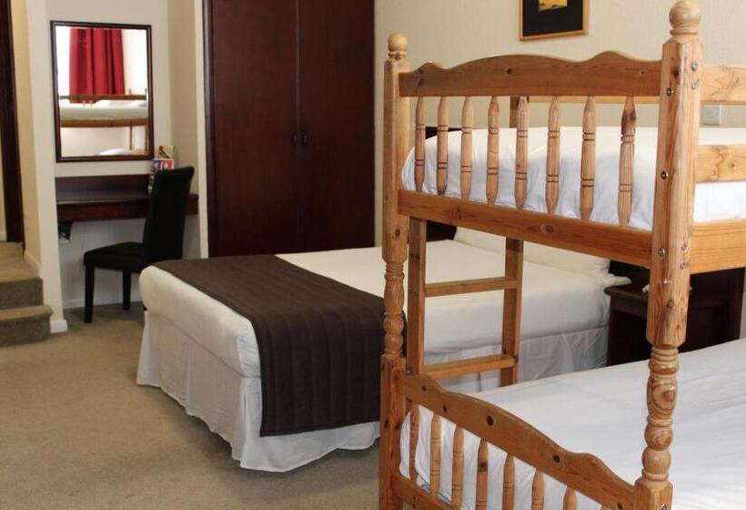 패밀리 룸, Russ Hill