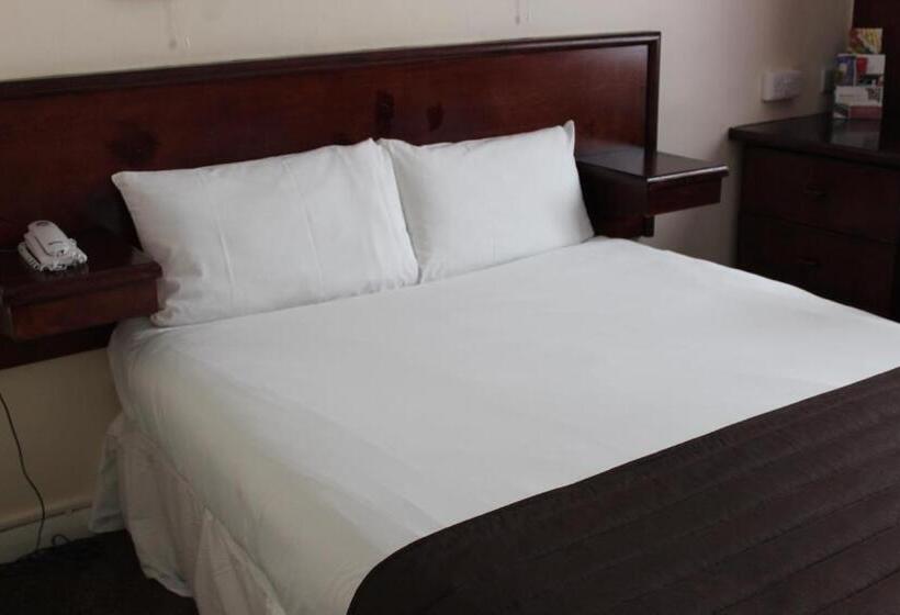 스탠다드 룸, Russ Hill