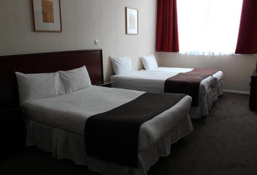 패밀리 룸, Russ Hill