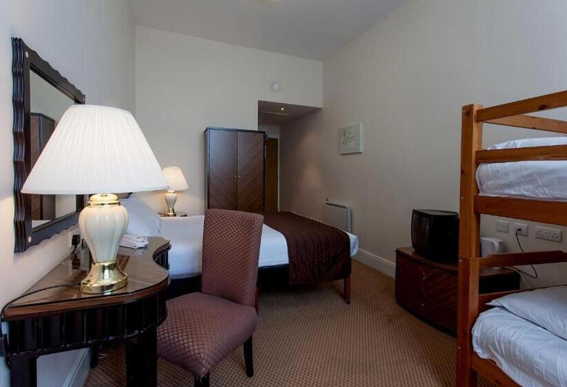 패밀리 룸, Russ Hill