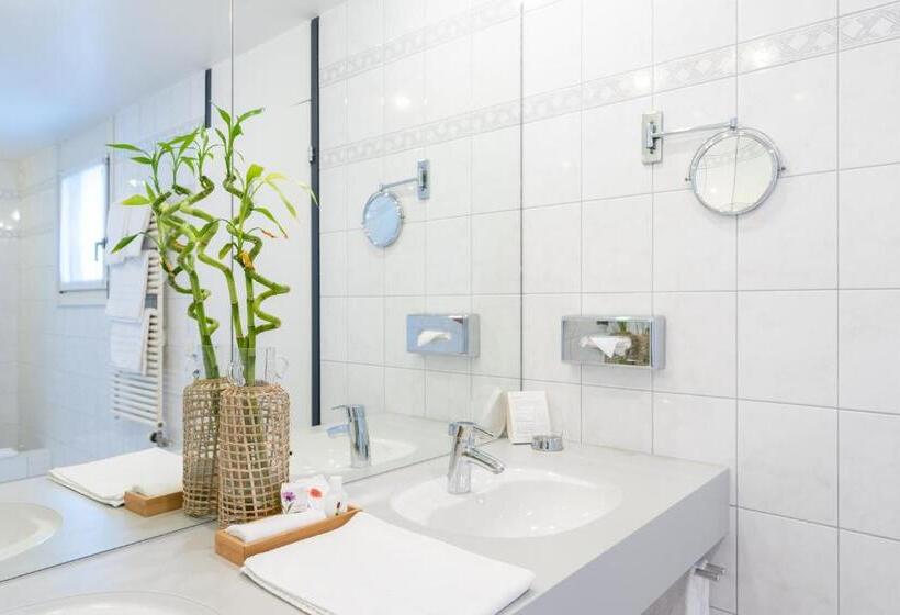 اتاق استاندارد چهارنفره با بالکن, Schatzmann