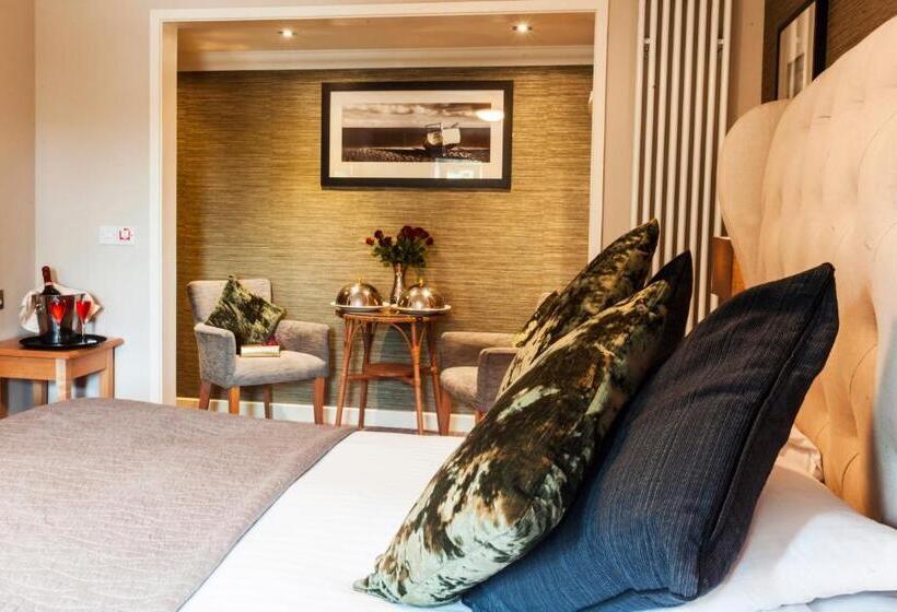 חדר סטנדרט לשלושה, Stradey Park