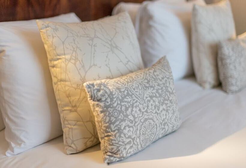 高级大房间, The Imperial