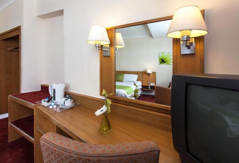 Номер Стандарт, The Roundhouse