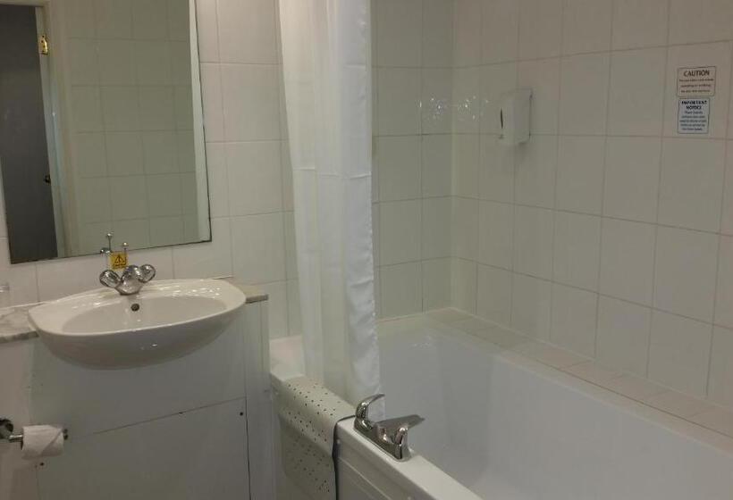 Номер Superior, The Roundhouse