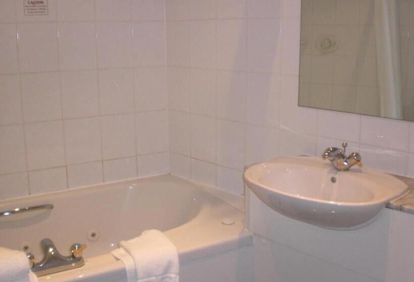 Номер Стандарт, The Roundhouse