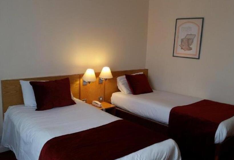 Номер Стандарт, The Roundhouse