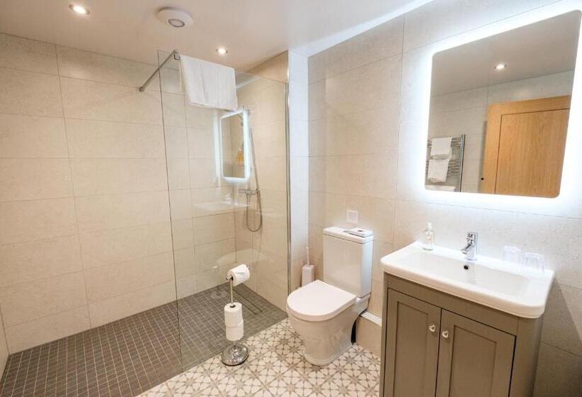 디럭스 룸, The Ruddings