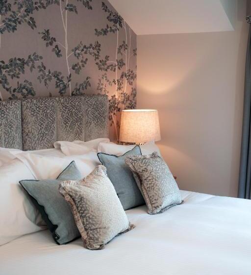 디럭스 룸, The Ruddings