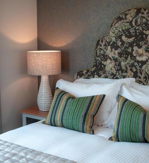 스탠다드 룸 킹사이즈 침대, The Ruddings