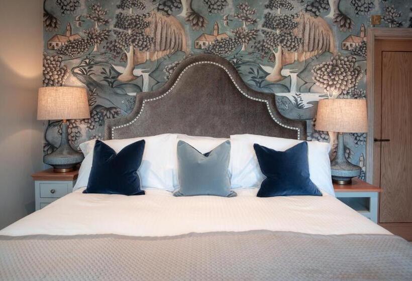 스탠다드 룸 킹사이즈 침대, The Ruddings