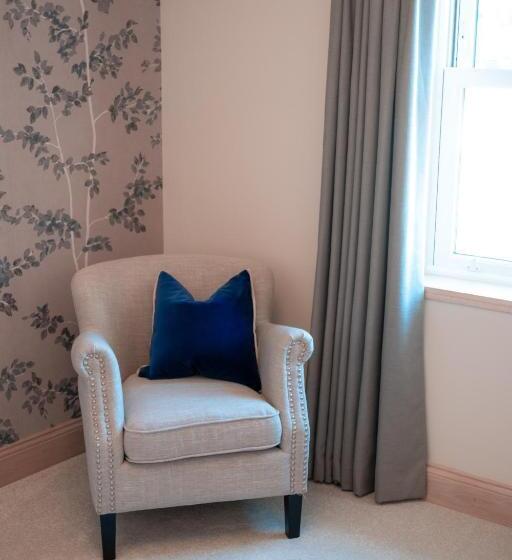 패밀리 스위트, The Ruddings