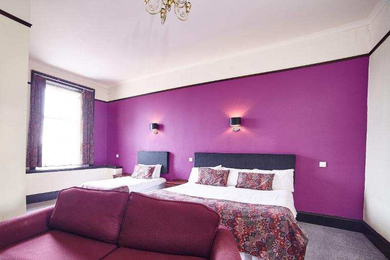 ファミリールーム, The Station